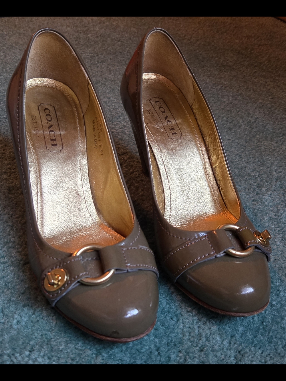 COACH Women’s Taupe Izzy Patent Leather Round-Toe Pumps Made In Italy 6B